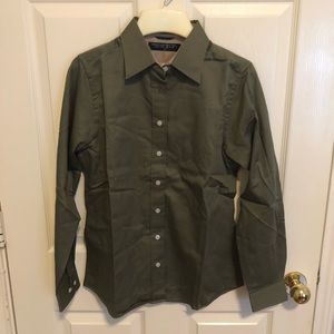 D&Jones Women’s long sleeve button down Polo